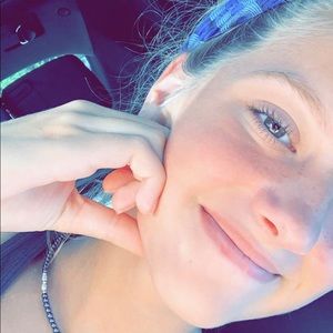 Meet your Posher, Simone